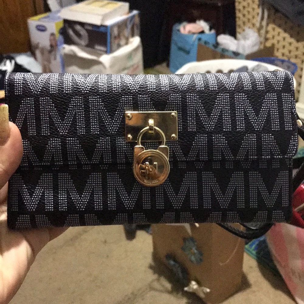 Milan wristlet